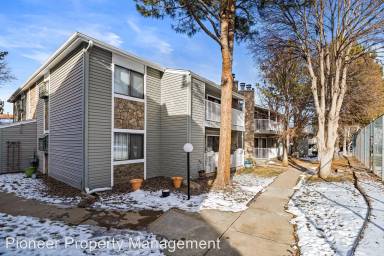Main picture of 906 S Walden St