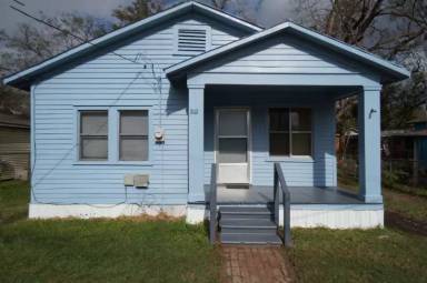 Main picture of 812 W Hiram St