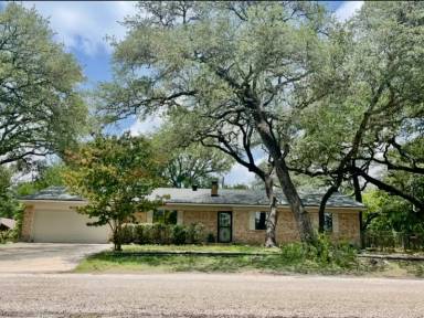 Main picture of 1415 Oakridge Dr