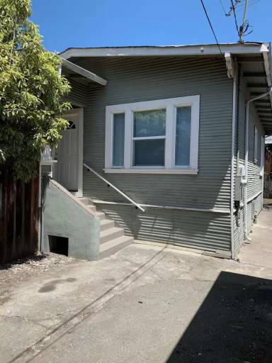 Main picture of 2734 Union St