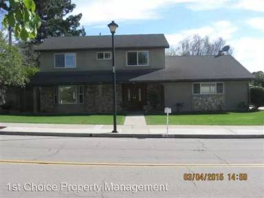 Main picture of 444 Foxenwood Dr