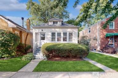 Main picture of 2444 W Coyle Ave