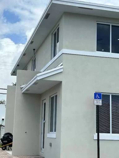 Main picture of 1117 NE 5th Ave