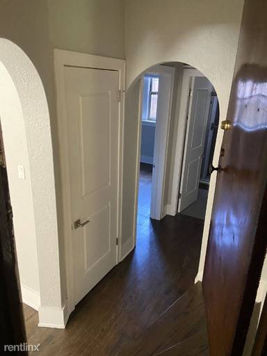 Main picture of 4317 N Hermitage Ave