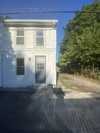 Main picture of 987 S Albemarle St