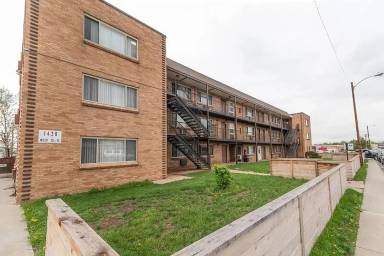 Main picture of 1420 W 71st Pl