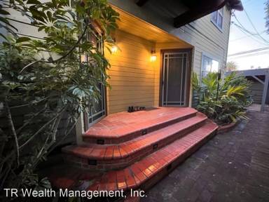 Main picture of 618 Broadway St