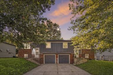 Main picture of 3021 N 156th St