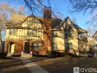 Main picture of 410 E Meyer Blvd