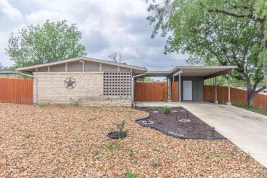 Main picture of 134 Lake Valley St