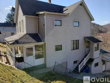 Main picture of 375 Emerald St