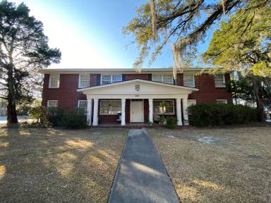Main picture of 3521 Bull St
