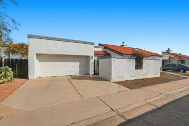 Main picture of 1366 W Keats Ave