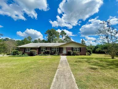 Main picture of 104 Peg Wen Blvd