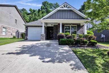 Main picture of 375 W Park Dr