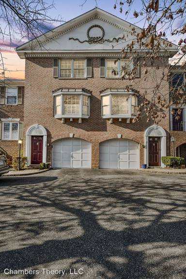 Main picture of 1460 N Quinn St