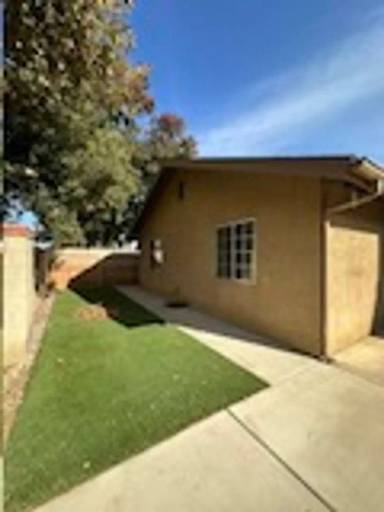 Main picture of 1045 N Oakwood Ct