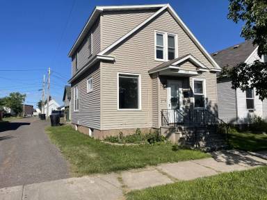 Main picture of 909 Baxter Ave