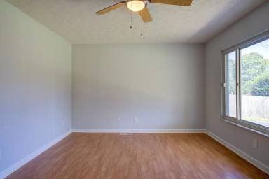 Main picture of 221 Shannon View Rd