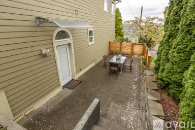 Main picture of 351 Lind Ave NW