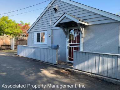 Main picture of 549 NE Dewdrop Ln