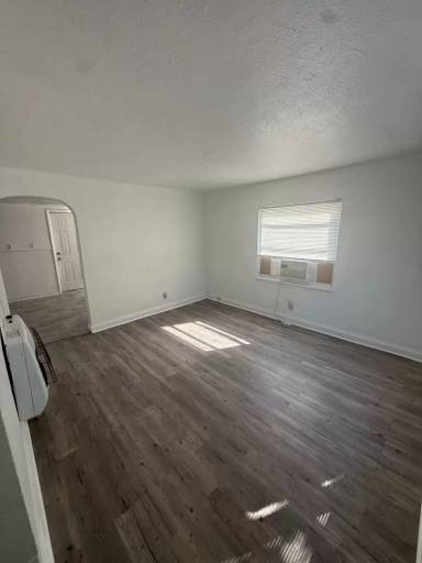 Main picture of 210 10th Ave