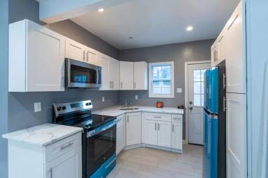 Main picture of 2218 Greenwich St