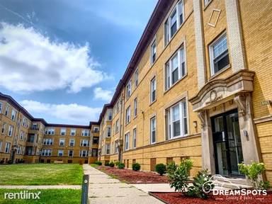 Main picture of 4622 S Lake Park Ave