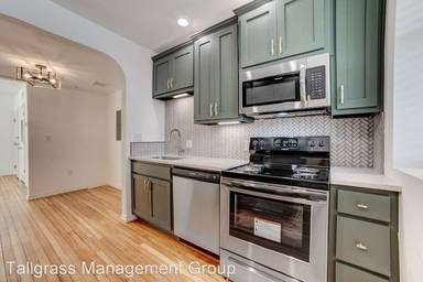 Main picture of 1123 N Main St