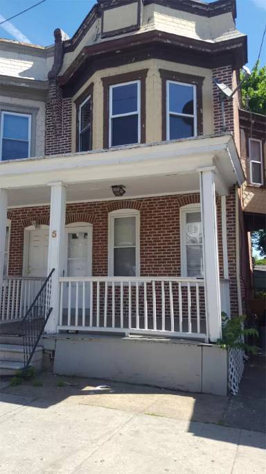 Main picture of 5 W 27th St