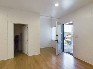 Main picture of 211 6th St