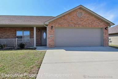 Main picture of 2435 - 2437 Travelers Way