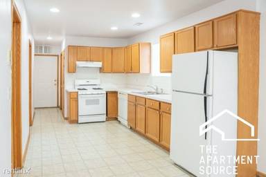 Main picture of 2901 N Hoyne Ave