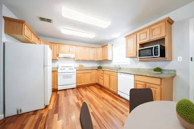Main picture of 1403 Broadmoor Dr