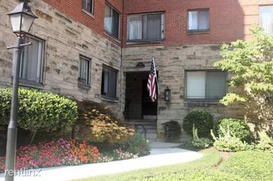 Main picture of 300 Washington Rd