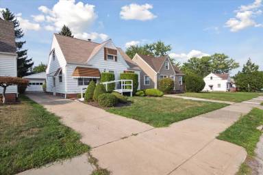Main picture of 15617 Maplewood Ave