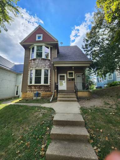 Main picture of 695 Wilson St