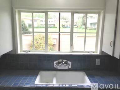 Main picture of 5570 Village Grn