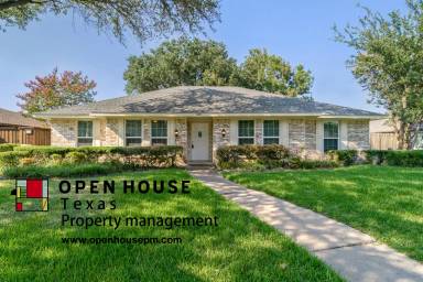 Main picture of 2825 Loch Haven Dr