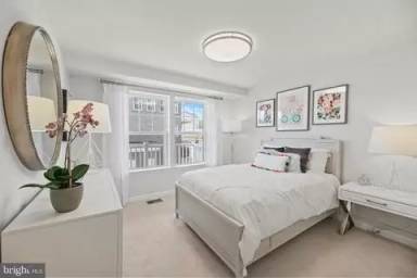 Main picture of 7600 Buzz Aldrin Ln