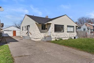 Main picture of 2607 E 1st Ave