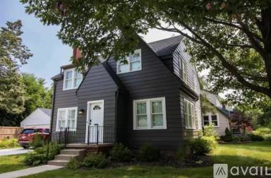 Main picture of 900 Robinson St