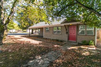 Main picture of 121 W D St