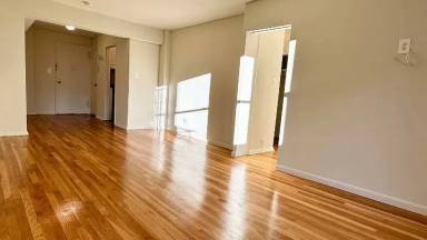 Main picture of 318 W 56th St