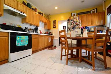 Main picture of 11 Lothrop St