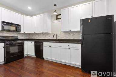 Main picture of 613 N Racine Ave