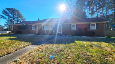 Main picture of 305 Woodbridge Dr