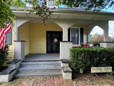 Main picture of 323 Saint Mary St