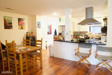 Main picture of 841 Parker St