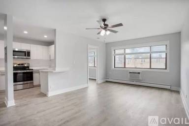 Main picture of 6826 N Ridge Blvd